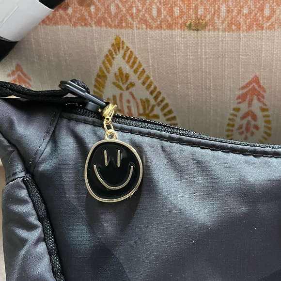 NWT UNIQLO x MARIMEKKO Printed Round Mini Crossbody in Dark Gray. - Picture 5 of 12